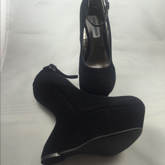 Steve Madden velvet gravity platform pumps - Picture 4 of 8
